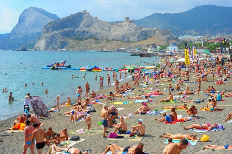 Киев намерен выдворить из Крыма до 800 тыс россиян