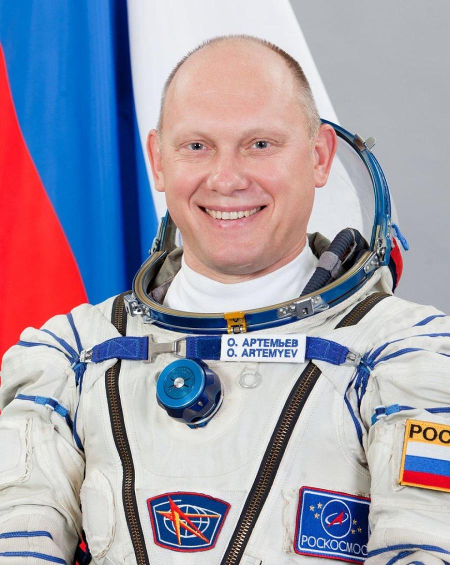 Олег Артемьев. Олег Артемьев.
