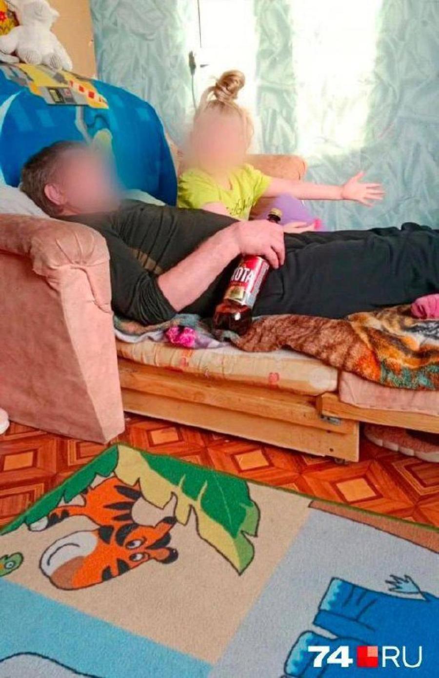 Домашние запечатлели образ жизни Александра. Домашние запечатлели образ жизни Александра.